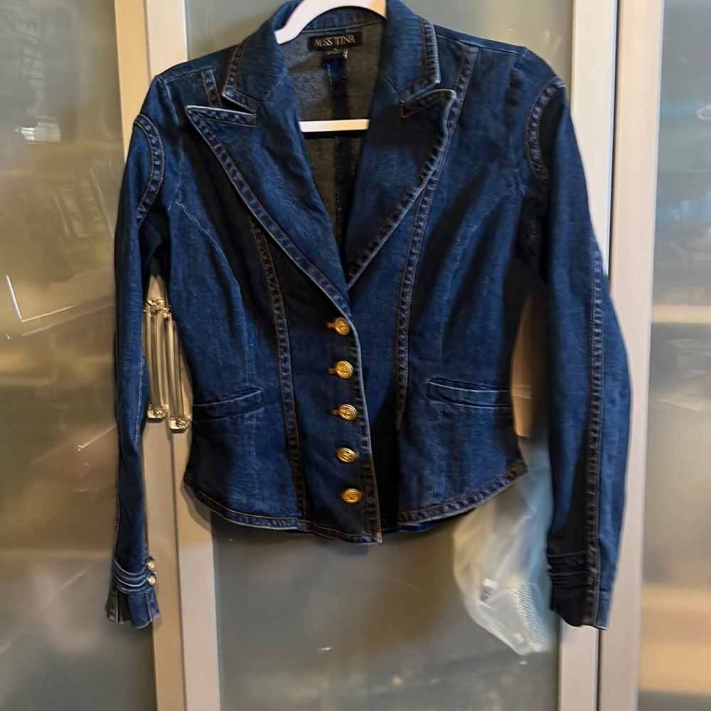 Fitted size 4 Miss Tina, Levi jacket button up, never worn